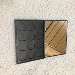 Refillable makeup palette with large mirror